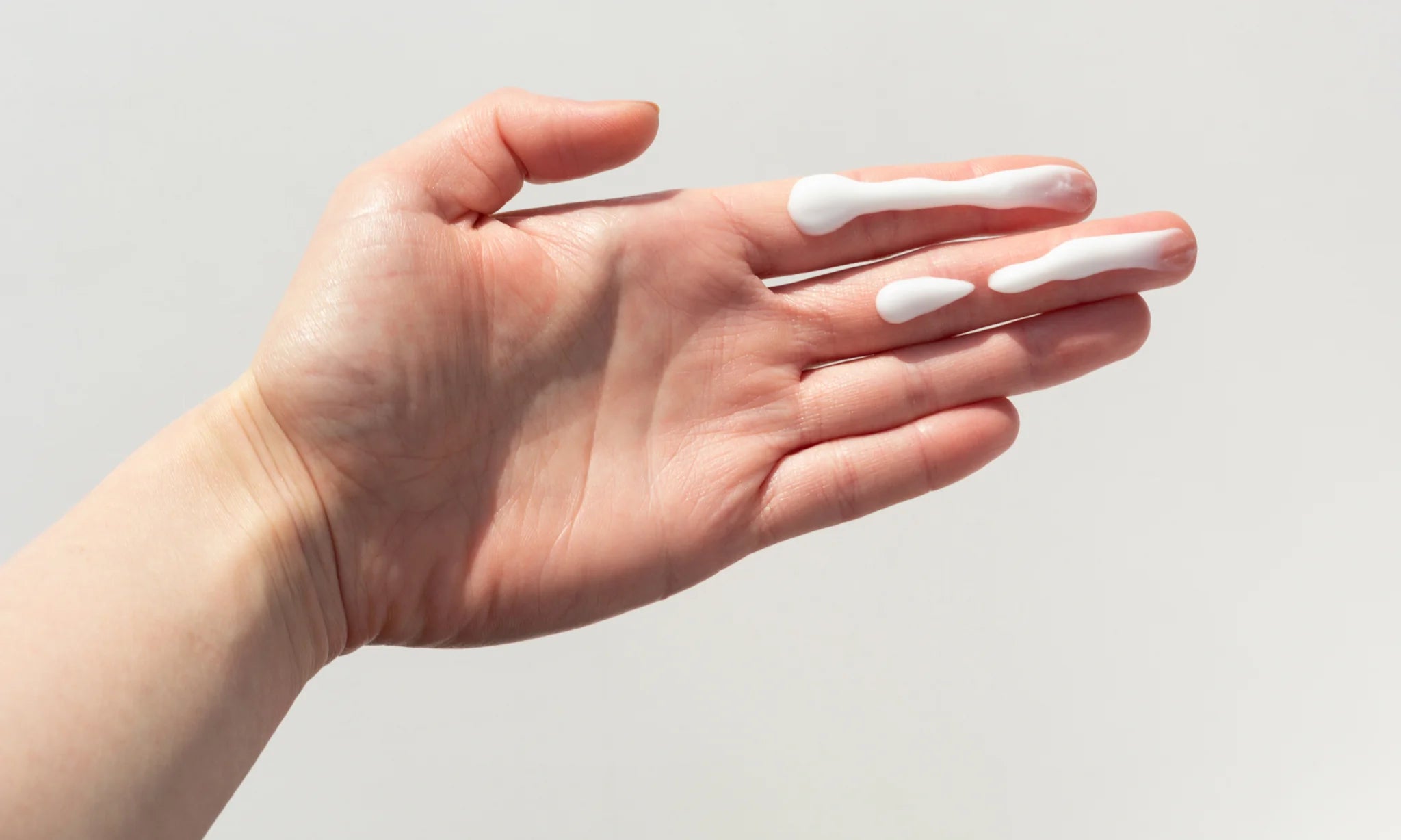 Decoding Sun Protection: Chemical vs. Mineral Sunscreen Showdown